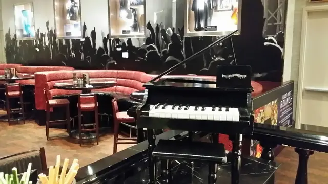 餐廳內環境時尚優雅