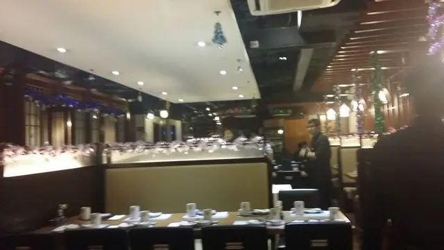 店內環境比較迫了一些,這張檯要坐10人,