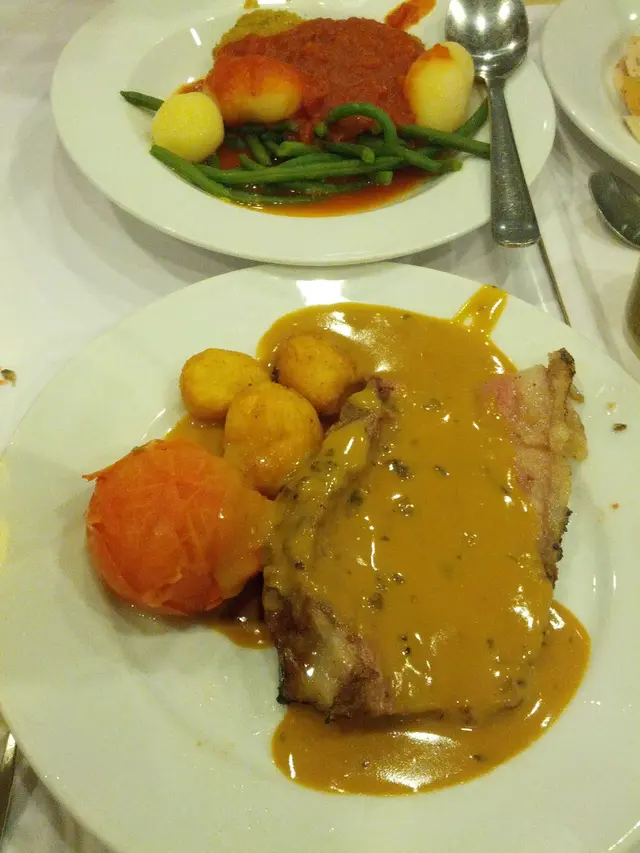 蕃茄汁魚柳、燒牛肉