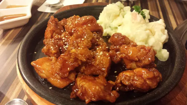 韓式炸雞肉配沙律