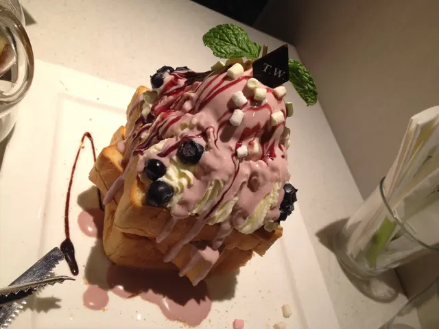 香草雪糕味道很好,香滑,藍莓的酸中和甜品的甜度,這配搭不錯﹗