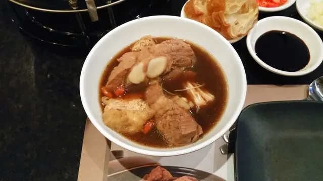 豬排肉香鮮味亦稍進湯底