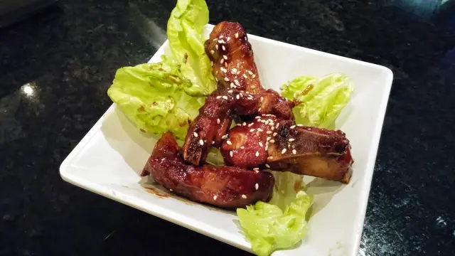 偏重香氣及甜味，排骨肉不老不韌，富嚼勁濃肉香，十分易入口