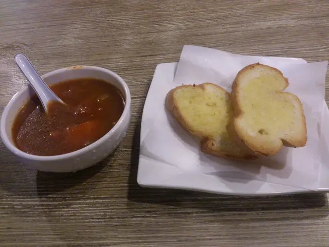 餐湯及蒜味多士