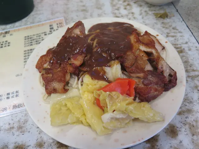 有兩塊雞扒,仲有蔬菜跟埋,味道OK