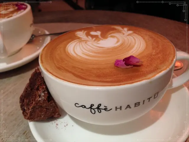 brownie配rose latte也不錯~ 大大杯, 好飲!