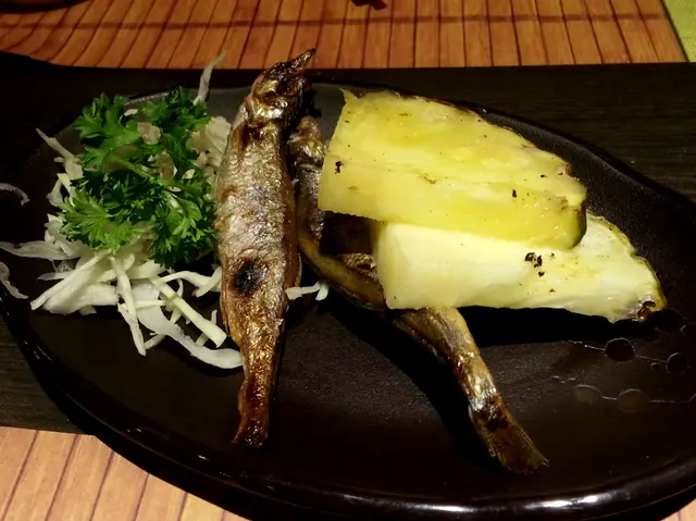 燒多春魚/燒菠蘿