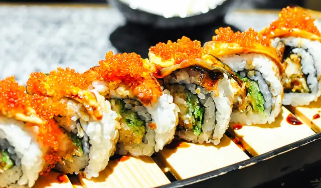 即係饅魚同,瀨料蝦天婦羅壽司卷物