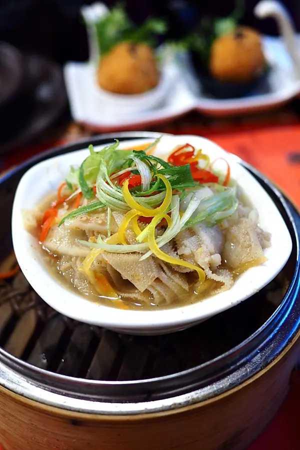 彩絲正常牛柏葉