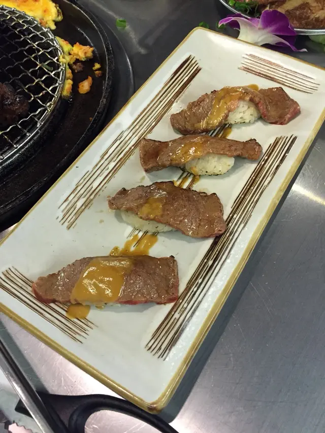 火炙霜降牛肉壽司