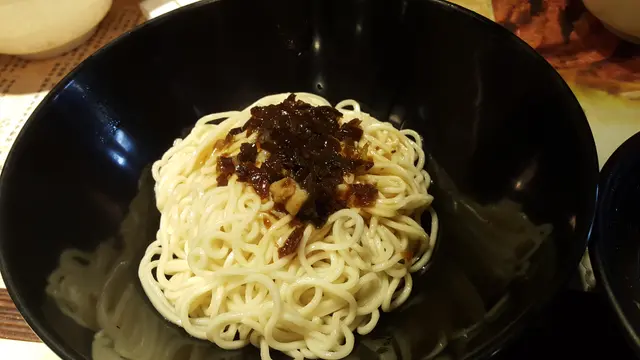 怱油撈麵好好味，食完眾多小食後仲可以成碗清哂