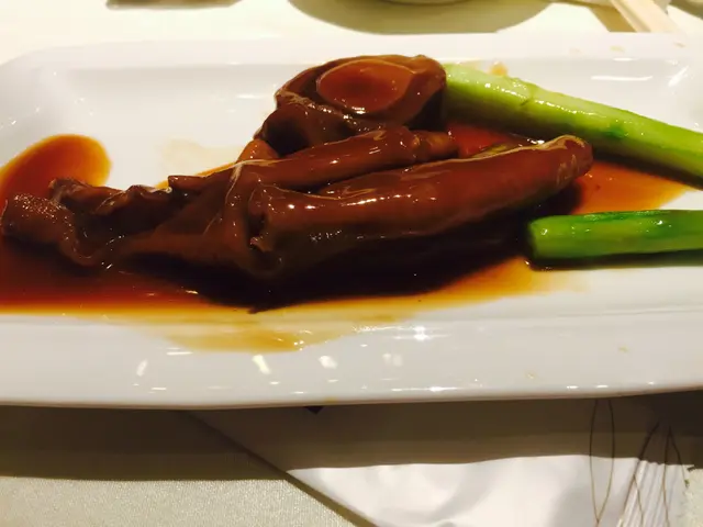 6頭湯鮑魚炆鵝掌