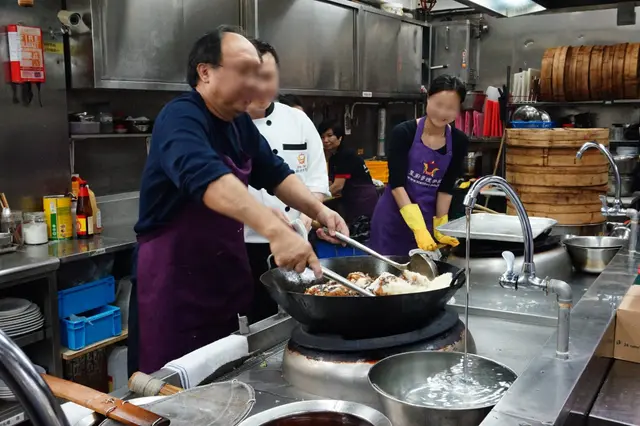 臘味炒糯米飯製作