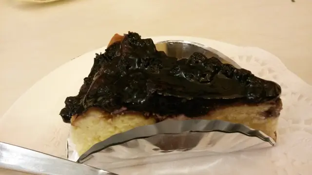 清新芝士味，唔太溜，啱晒我鐘意食唔太甜既甜品