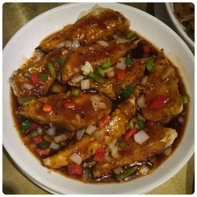 聽說這碟「名門燒茄子」是店子的招牌菜，單看外表，顏色已非常吸引，令人食欲大增！茄子大大舊，還是第一次嚐到，如此厚肉的茄子，肉質依然鮮嫩，而且非常入味。