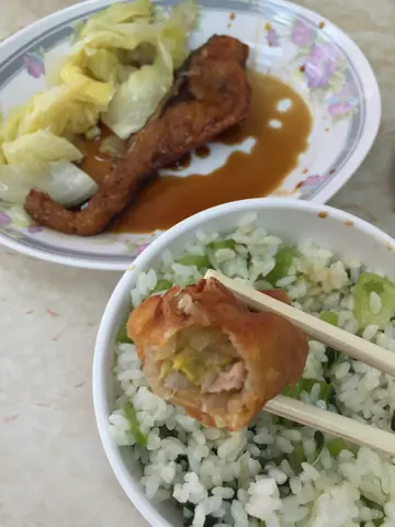 熏鱼 菜饭 春卷