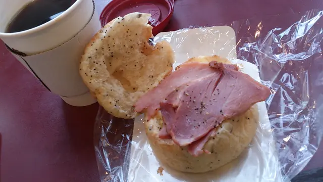 火腿是真材實料的100%豬肉火腿片