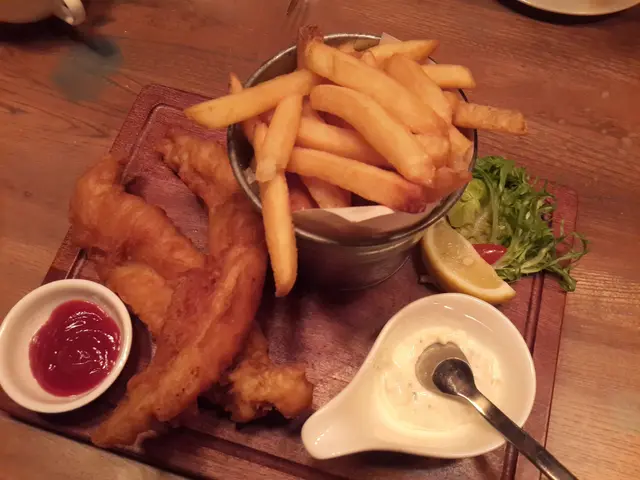 我最欣賞既菜式! 薯條不像m記的，終於有返d「薯」味!! 魚柳大大塊, 抵食!