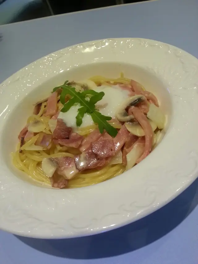 溫泉蛋煙肉芝士意粉