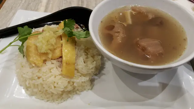 原配碗仔翅售罄，換成例湯。