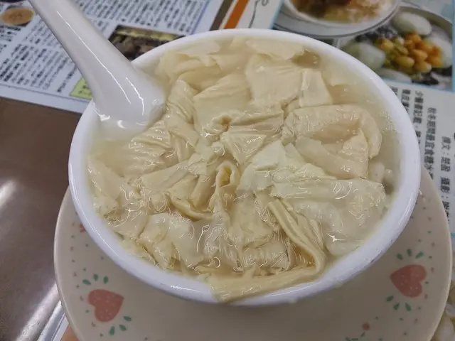 腐竹大片但是順滑溜香,薏米綿密無苦,清心丸也是彈牙爽口