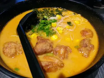 炸雞拉麵