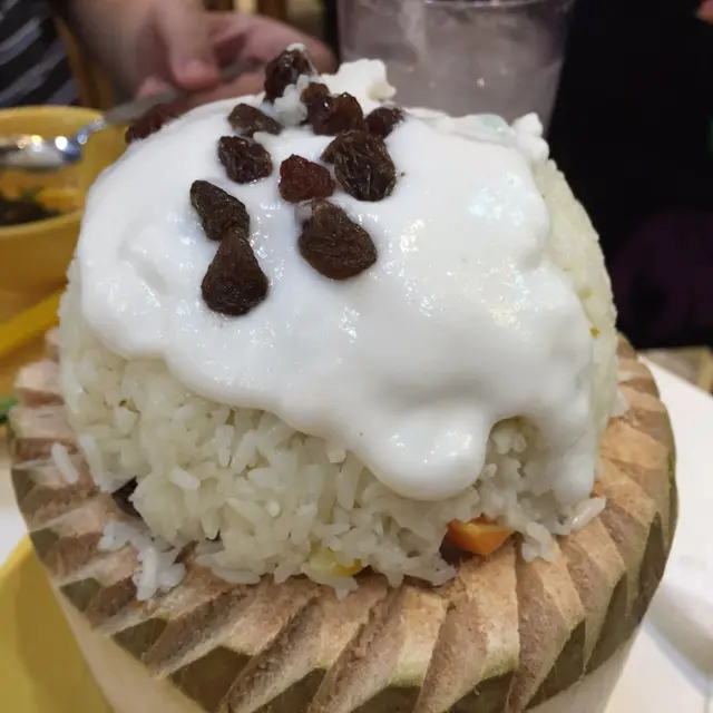 本來見佢得個面得汁，入面D飯應該無料到，點知原來入面D飯好有椰香味，唔錯