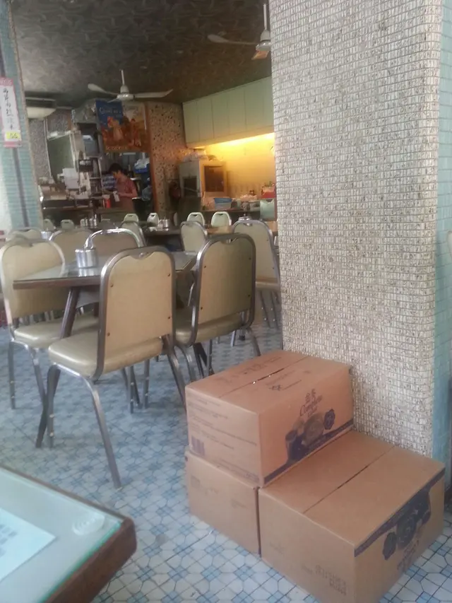 地磚和牆磚都十分懷舊