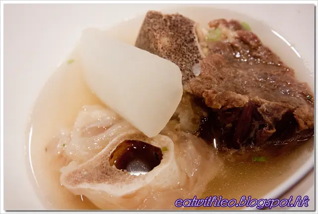 招牌有機蘿蔔鮮牛骨清湯