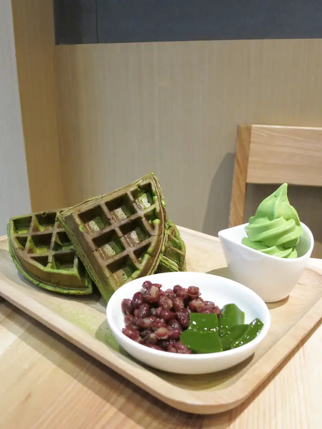 擺盤分開三個部份