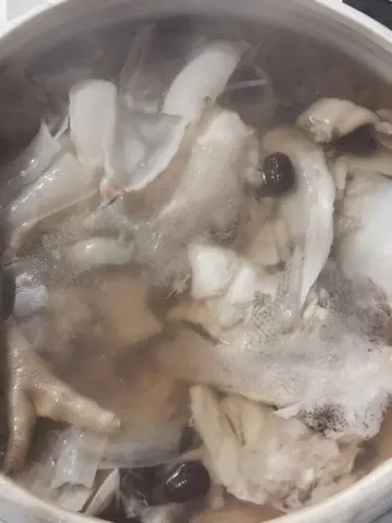 這店燉湯一般都要預訂，天麻出來好香，湯味道帶點肉味👍足料，不太咸