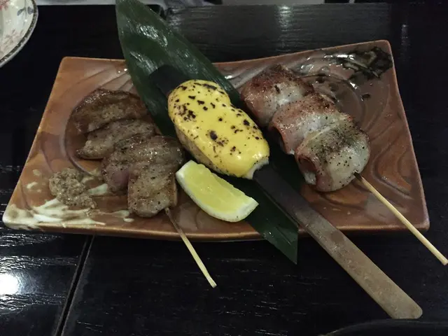 燒自家制雞肉丸棒, 車厘茄煙肉串, 鹽燒牛舌串