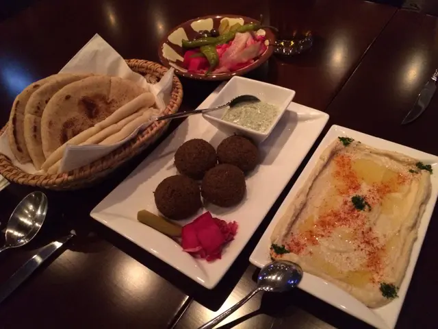 Hummus and felafel