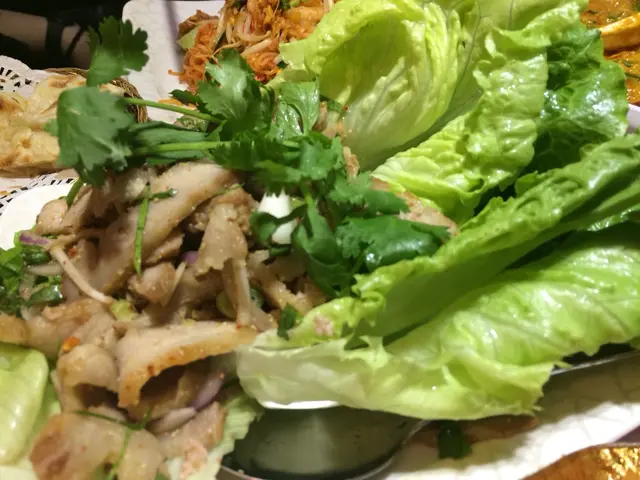 泰式豬頸肉生菜包