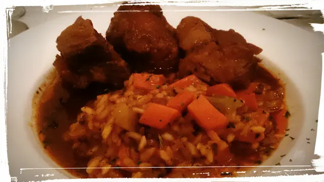 牛尾意大利飯,牛尾大大件,只係意大利飯略為淋身,有少少失色