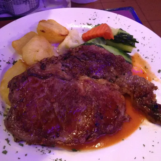 晚餐，叫五成熟，但係上菜果時都預咗係七成熟