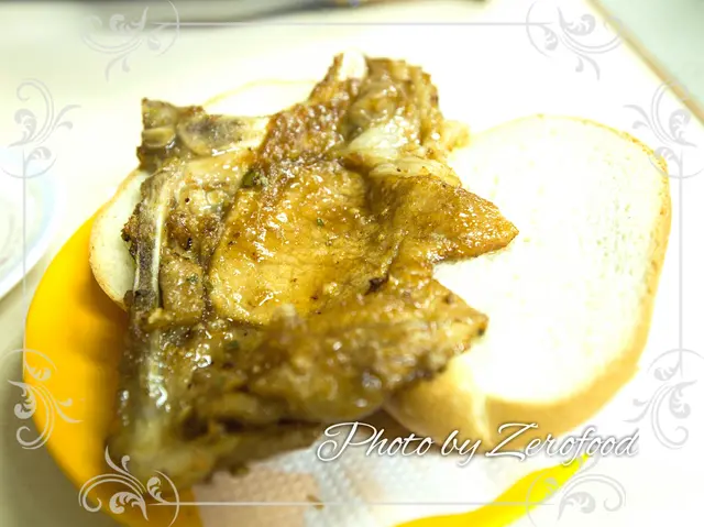 雖有少少肥膩，但豬扒煎得好香，內亦好多肉汁。