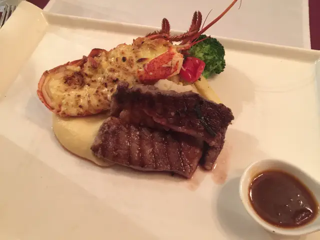 澳洲M5牛排配龍蝦