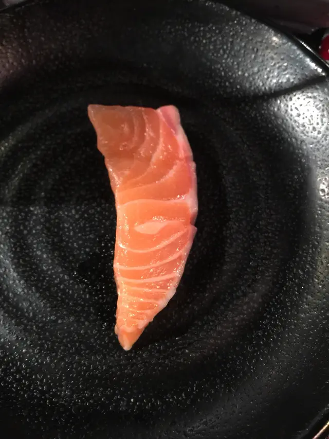 刺身厚薄程度適中，魚脂肪分布均勻，入口鮮味，質素不差