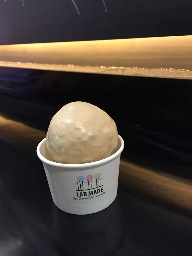 雪糕既外表，奶醬多既質感！