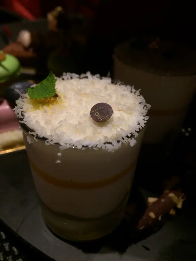 香香既椰子味配上滑滑既mousse，中層有芒果熱情果醬，底層有藍莓，好味！