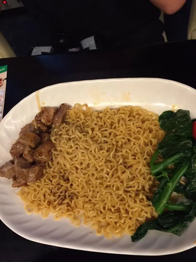 黑椒牛柳粒撈麵