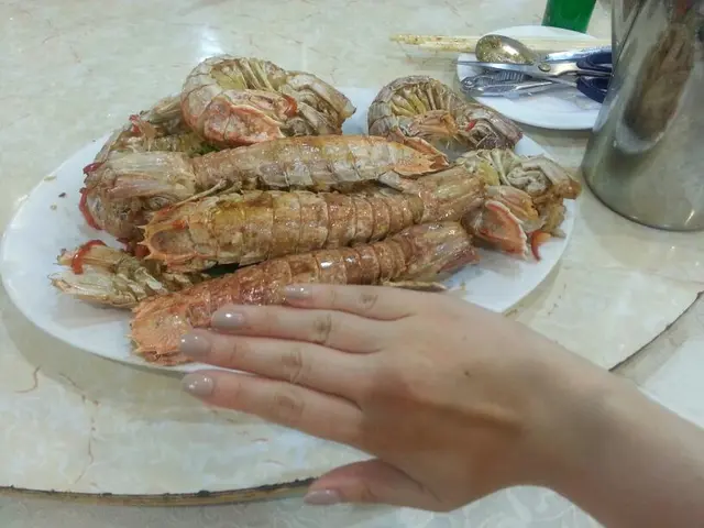 手掌咁長既瀨尿蝦 ~ D肉超厚呀,蝦味勁出勁鮮呀,一人一隻吾夠喉呀><