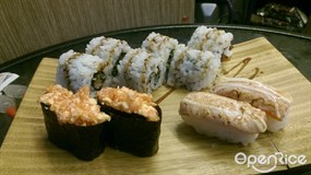 鰻魚反卷，芝士蟹籽軍艦，醬燒三文魚壽司 - 馬鞍山的一鮨創作壽司