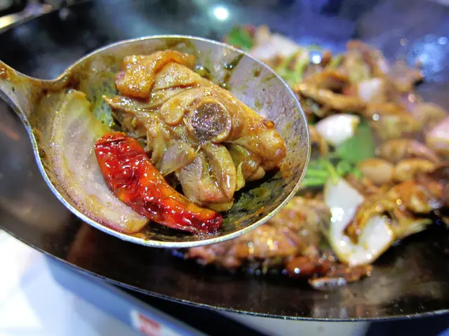 奇味雞煲(半隻)