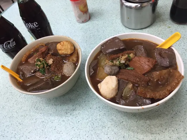 細雜河$37 + 大雜麵$42 + 可樂$7/支