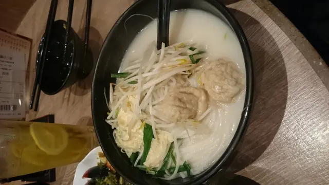 魚腐墨丸清湯米線