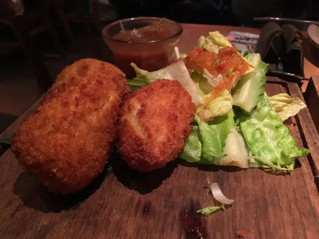 炸芝士配柚子酸籽醬