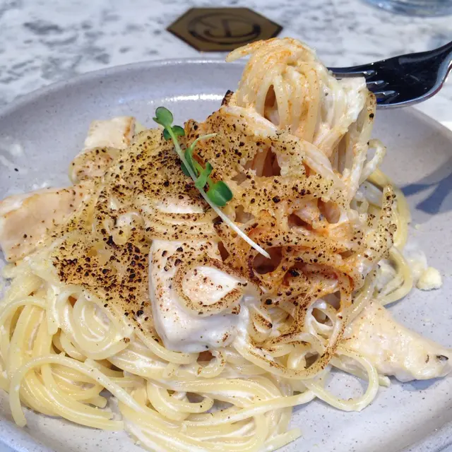 意粉唔會太乾身, 亮點係微焦嘅芝士粉