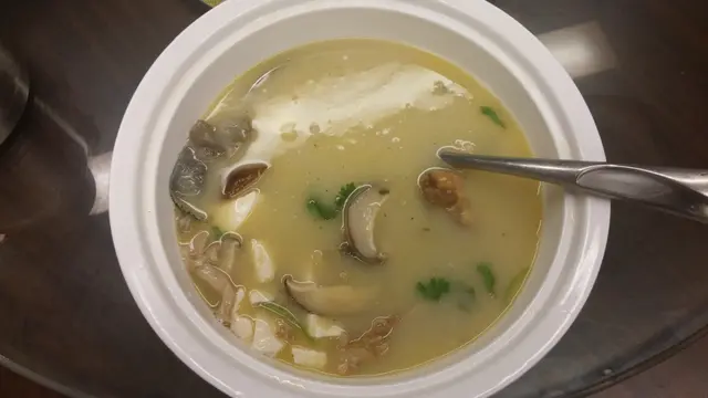 湯品色澤不是太濃，但很實色，總感覺夠足料夠濃味
